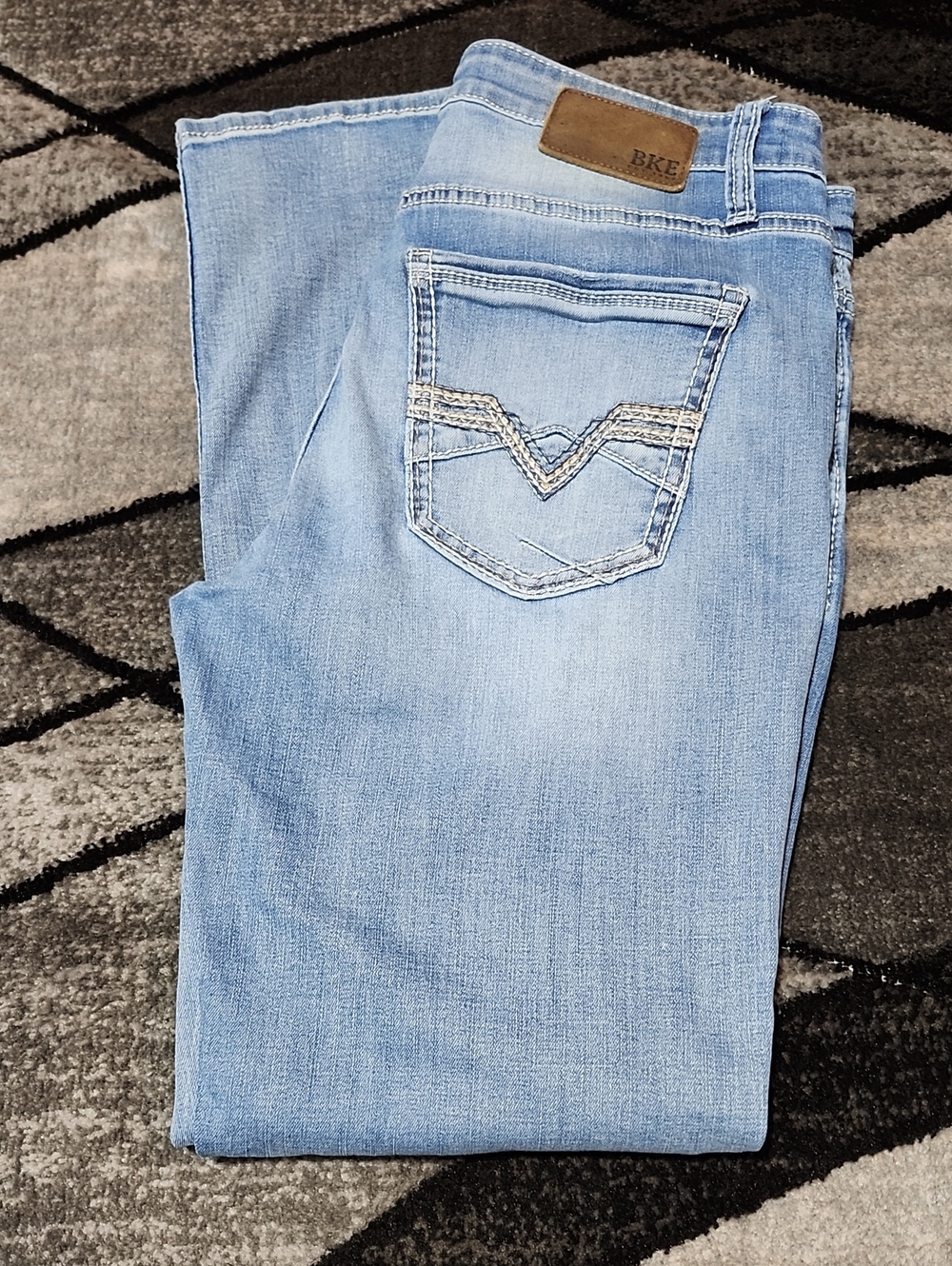 BKE JAKE EMBROIDERED LIGHT BLUE WASH STRAIGHT LEG DENIM JEAN